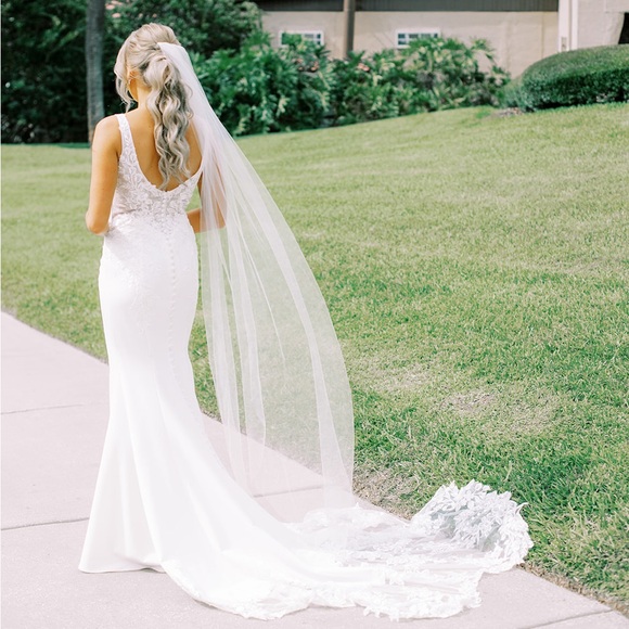 Lace train fit and flare wedding dress - Picture 2 of 3